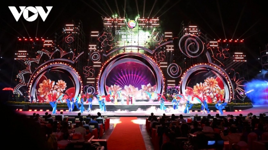 Sa Dec Flower Festival 2025: Vietnam-shaped floral map sets national record